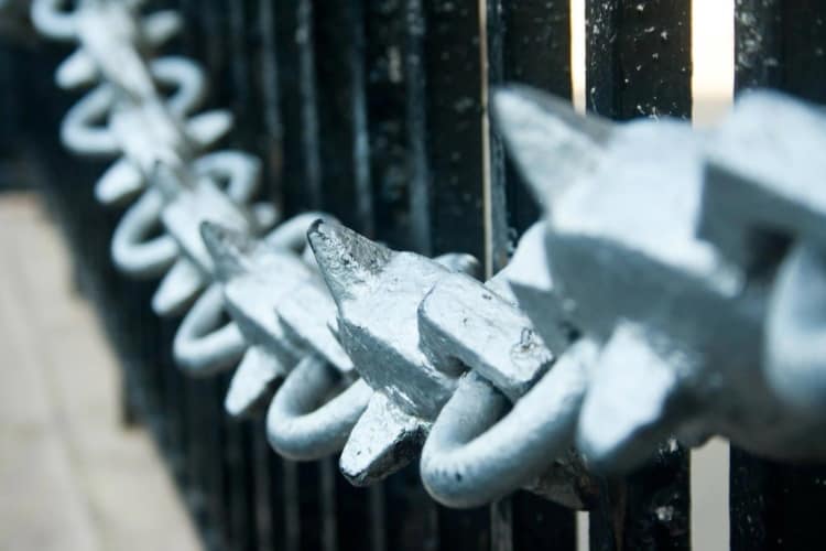 Gate with Chain