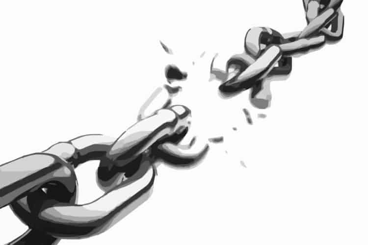 Chain with breaking link